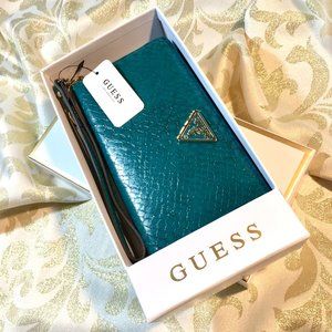 NEW with tags and Gift Box GUESS Teal Wallet Wristlet Zip Around Style KX867346